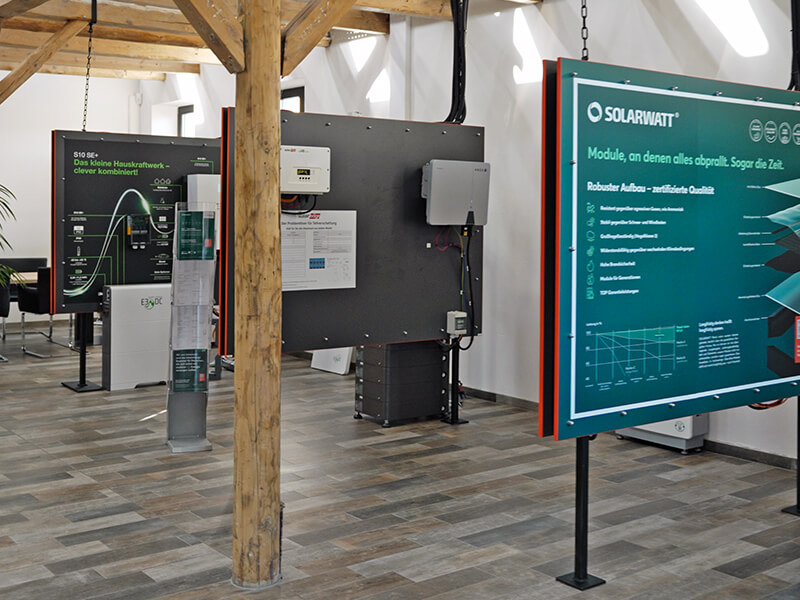 Showroom mit verschiedenen Anlagen