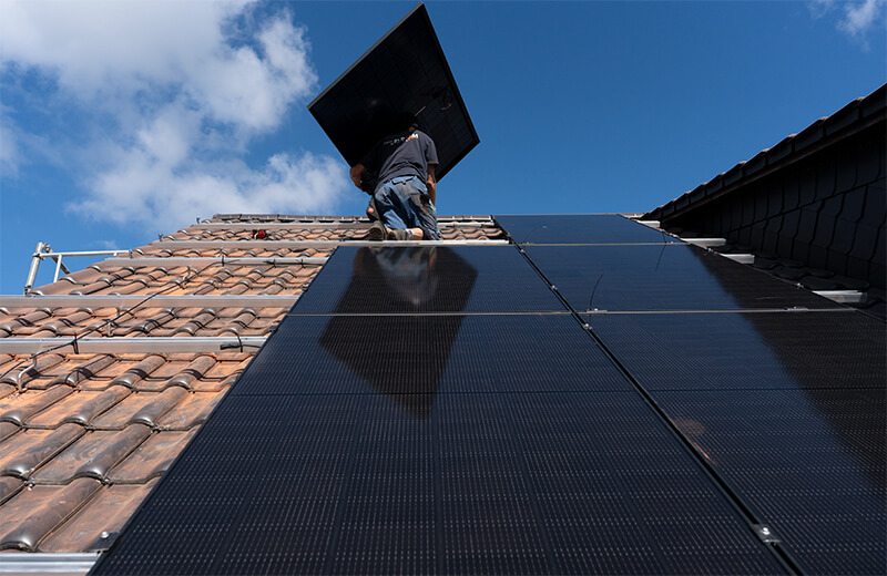 Montage PV-Module auf dem Dach